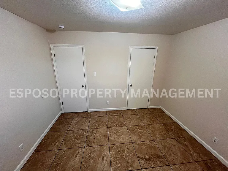 358 N Valeria St — Photo 7