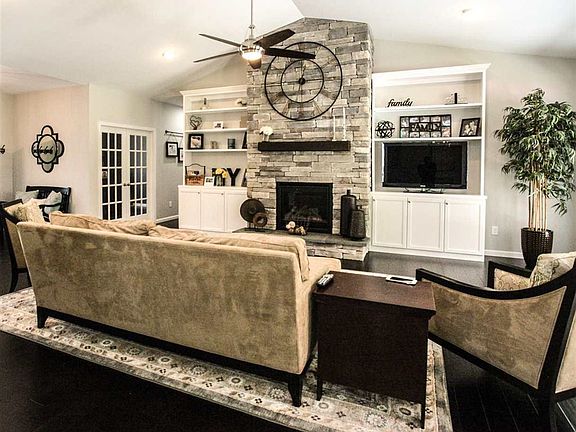 4th image of 15 Brampton Ln