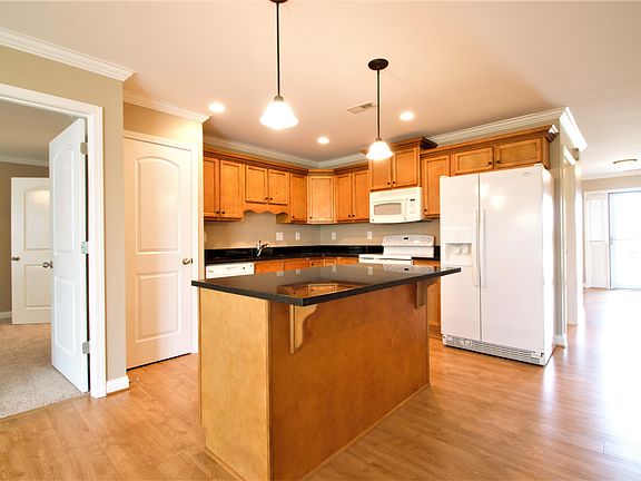 5th image of 176 Garden View Pl #C