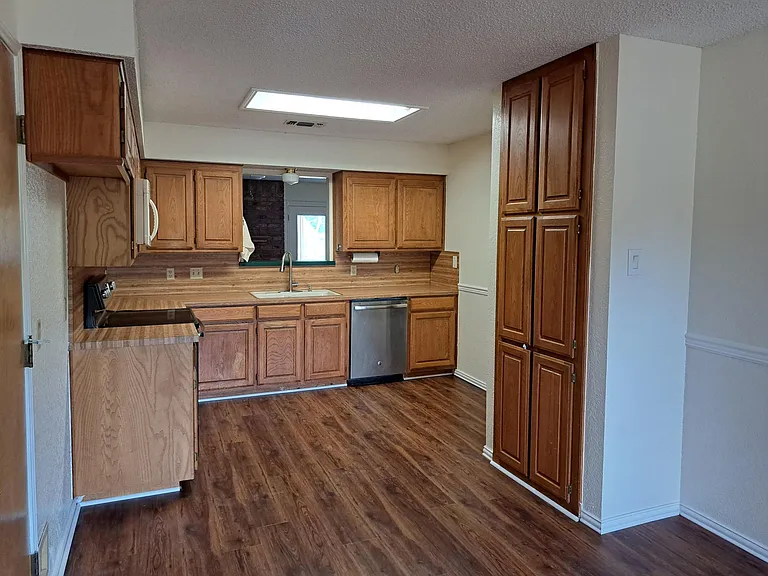 1325 Colorado Dr — Photo 13