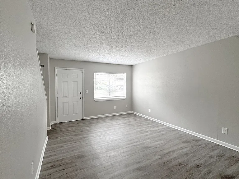 Ridge Apartments — Photo 12