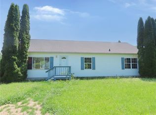 178 Hook Rd, Farmington, NY 14425