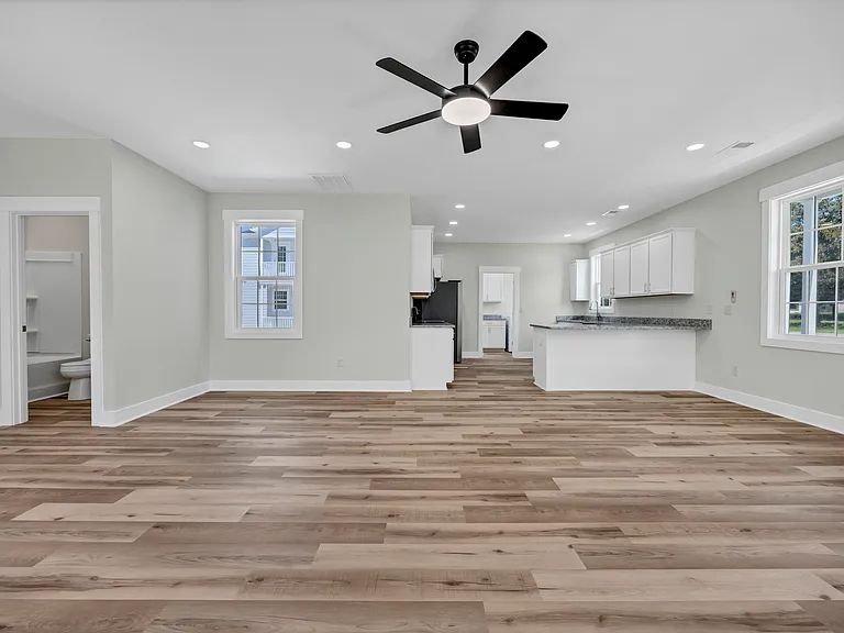 1158 Olympia Ave — Photo 16