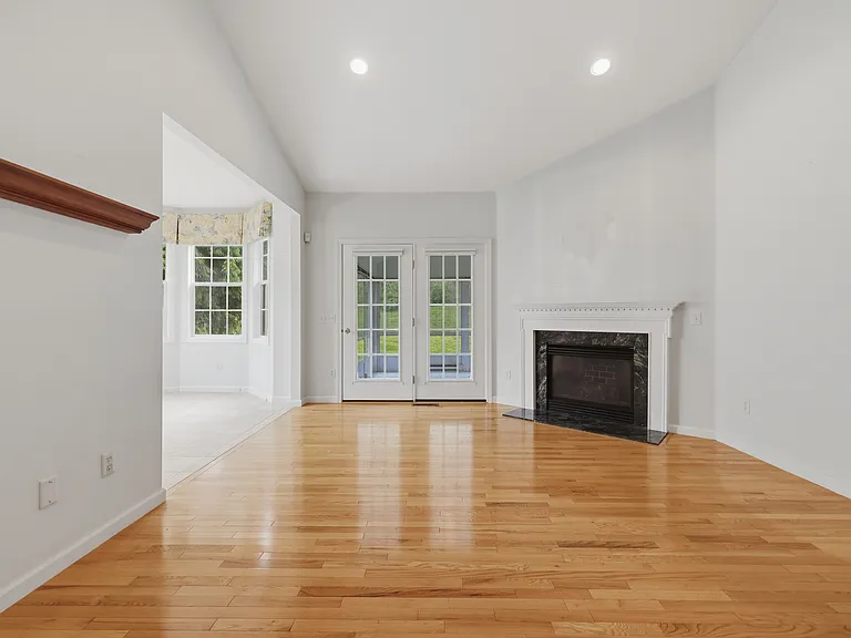 39 Brook Ln — Photo 4
