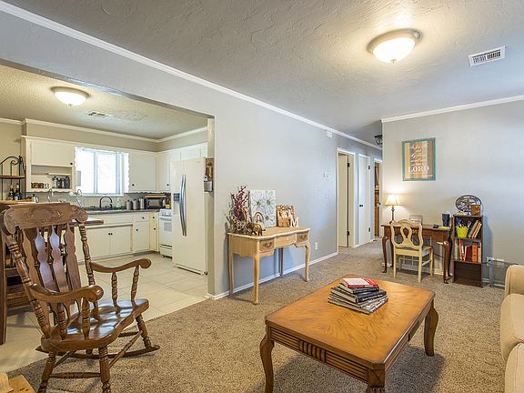 4th image of 616 N Dillon Ave