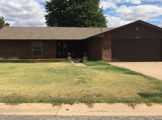 419 Lilac Pl, Enid, OK 73703