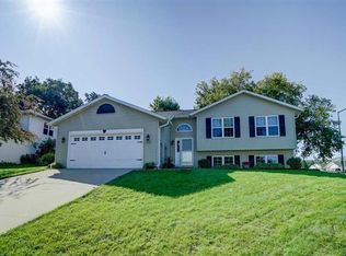 5101 Crescent Oaks Dr, Madison, WI 53704