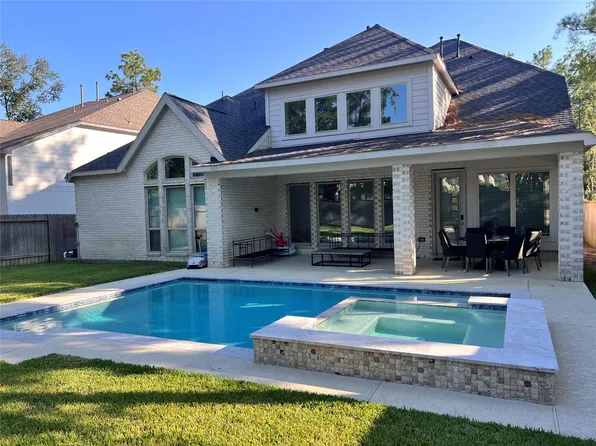 176 Sweeping Valley Dr, Montgomery, TX 77316