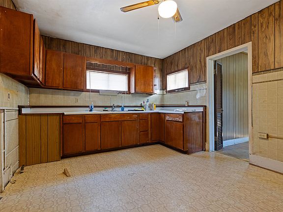 5th image of 1114 Corbin St