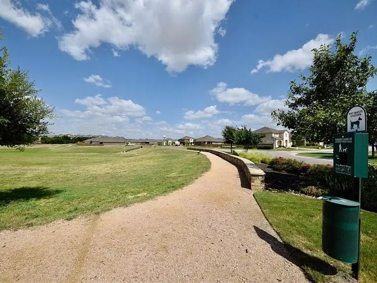 1812 Bonham Ln — Photo 26