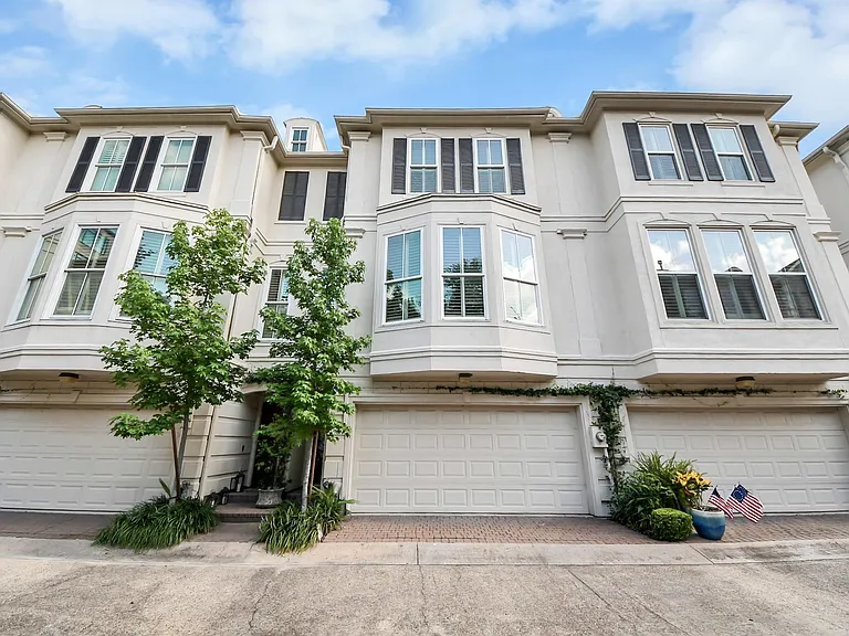 1912 Greenwich Place Dr — Photo 1