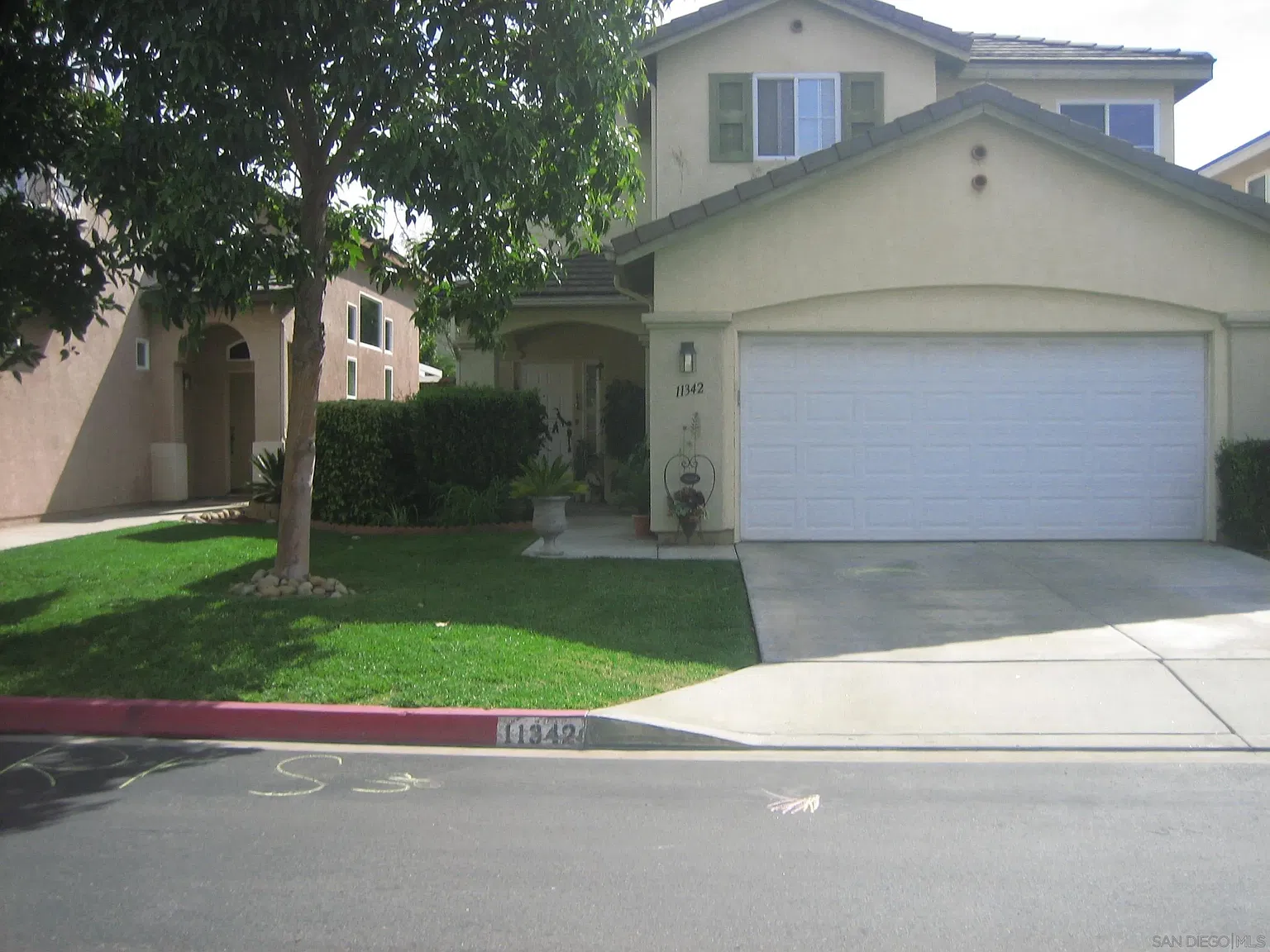4 bed, 2.5 bath, 1880 sqft, $4,400 — Photo 2