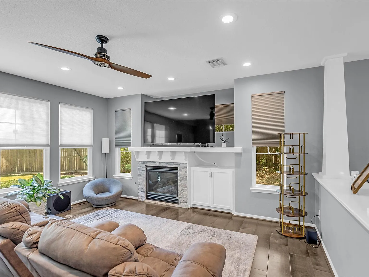 2 bed, 2.5 bath, 1571 sqft, $2,000 — Photo 4