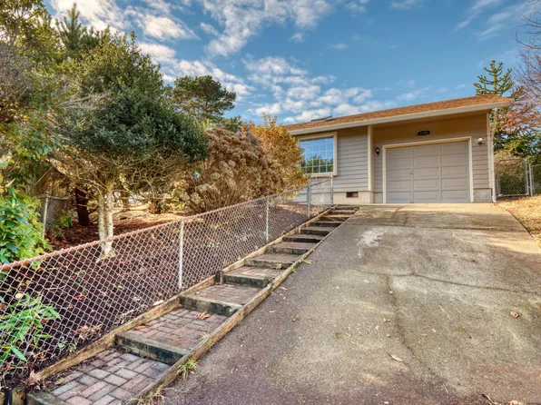 1126 SE Galley Ct, Lincoln City, OR 97367