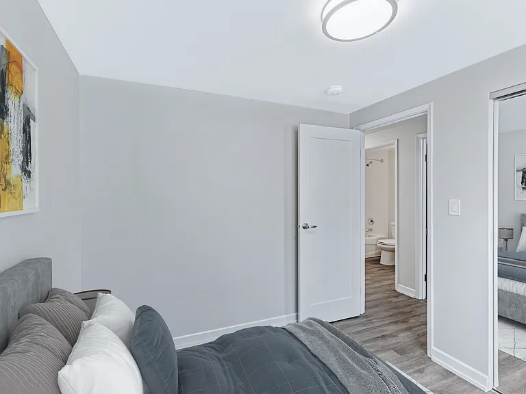 65 Paisley Blvd W — Photo 21