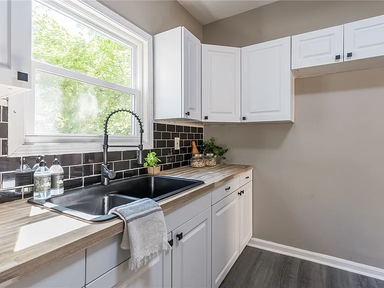 399 Brooks Ave — Photo 9