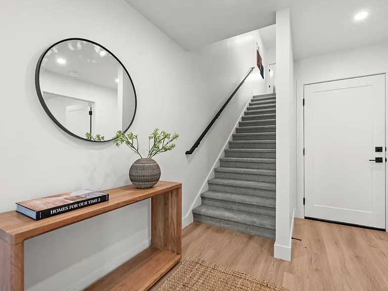 519 E Warnock Ave #B — Photo 4