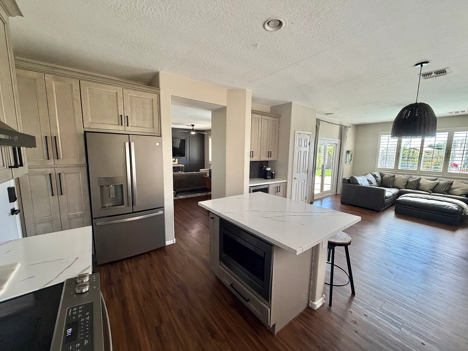 4 bed, 2.5 bath, 1965 sqft, $2,800 — Photo 4