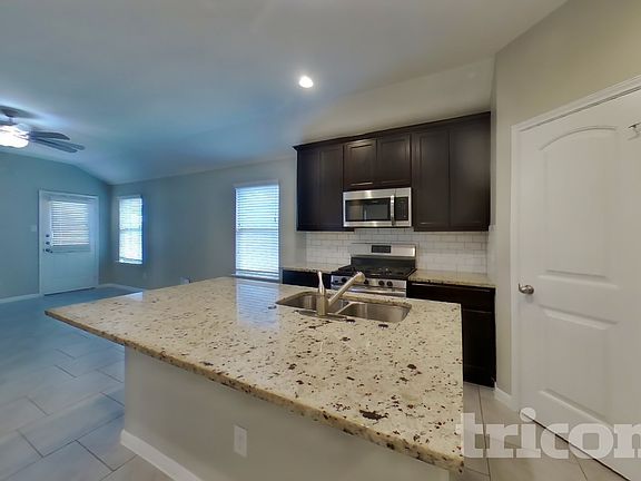 5th image of 423 Ashley Falls Ln