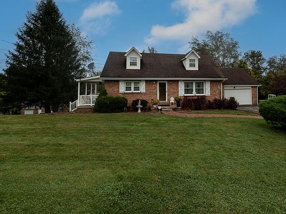 3rd image of 1151 Memorial Dr
