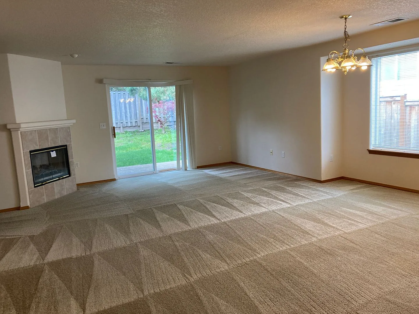 905 Hilltop Dr photo 1