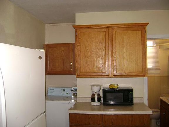 5th image of 529 Dacota St