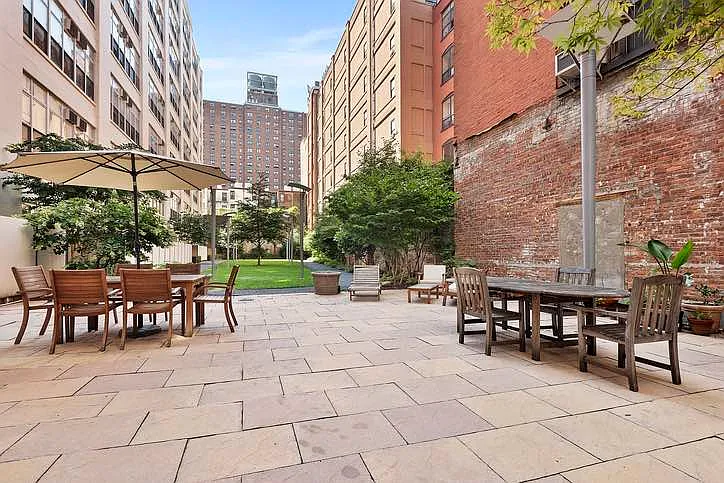 970 Kent Ave #413 — Photo 1