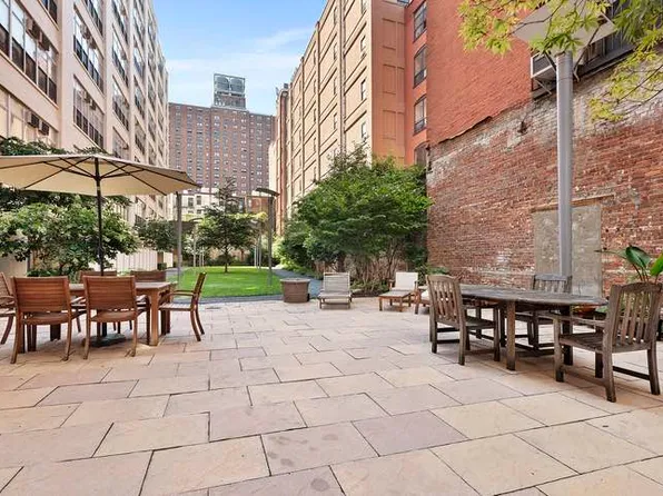 970 Kent Avenue image 1 of 11