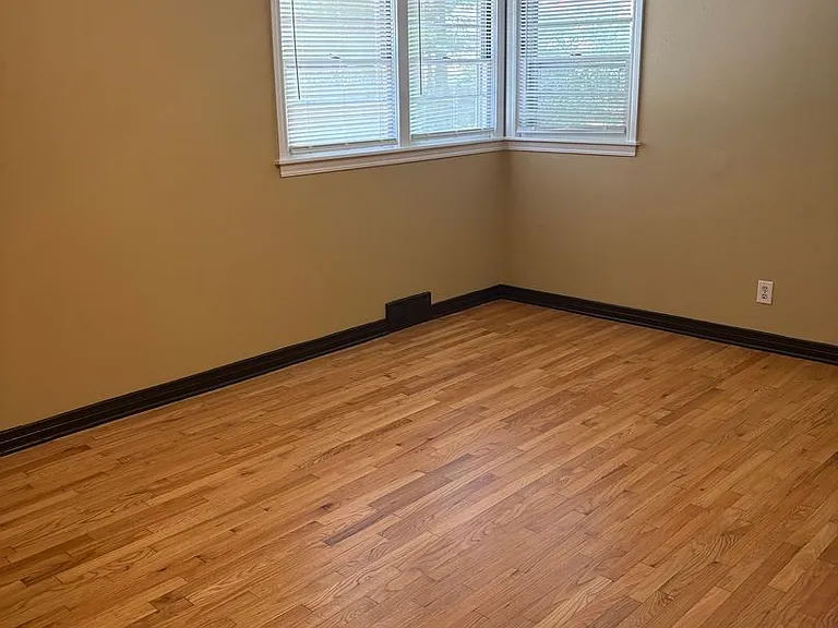 873 W Clinton Dr — Photo 8