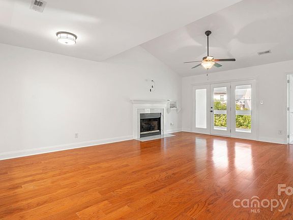 5th image of 1820 Fairlawn Ct