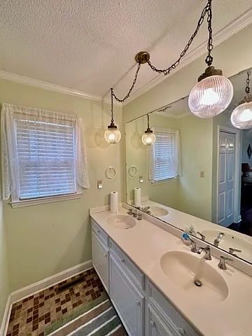 216 Leonard Cir — Photo 3