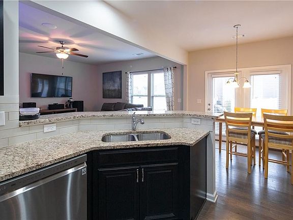 5th image of 107 Greenfield Dr
