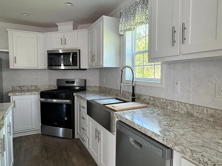465-6 Royal Manor Rd — Photo 10