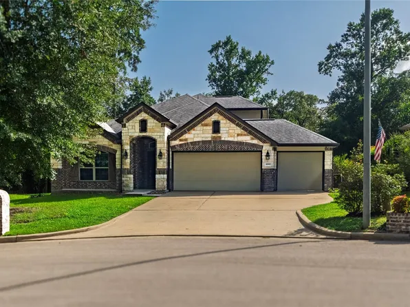 8992 S Comanche Cir, Willis, TX 77378