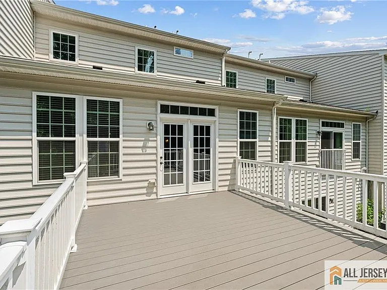 89 Isabelle Ct — Photo 18