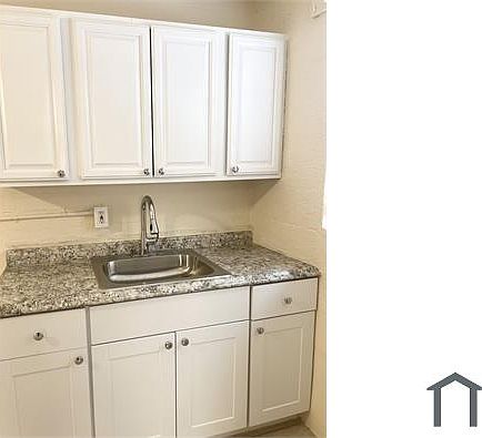 2nd image of 512 19th St APT 5