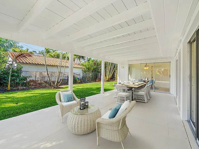 210 Russlyn Dr — Photo 14