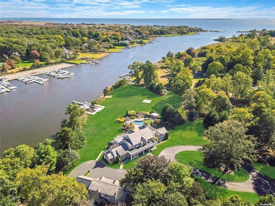 300 Maple Street, Islip, NY 11751