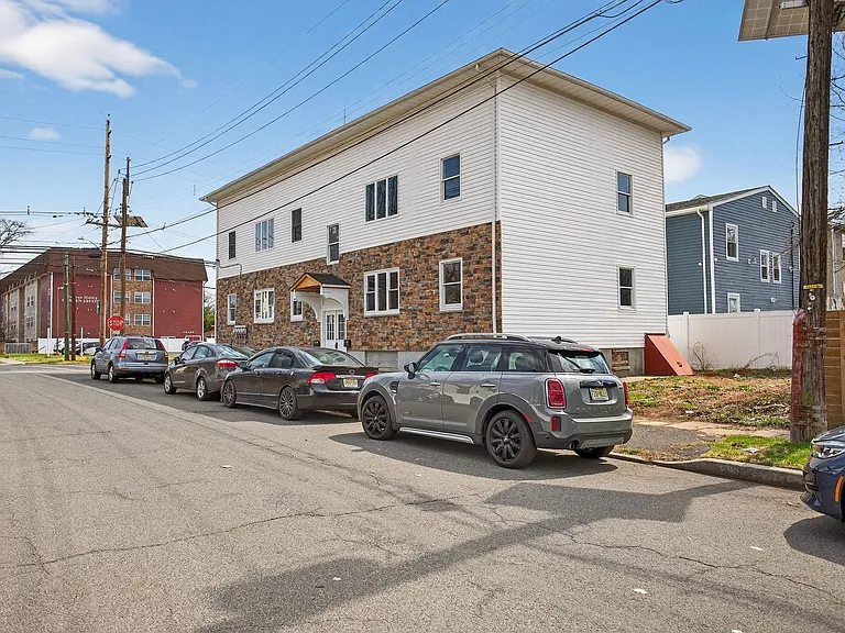 378 Grand St — Photo 2