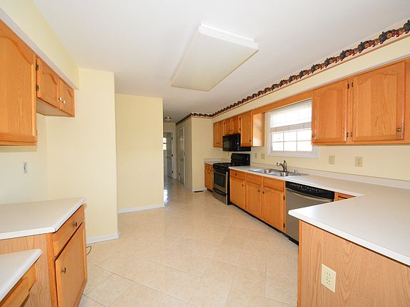 5th image of 6272 Charlemont Ct