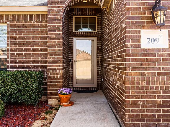 2nd image of 209 Emerald Creek Dr