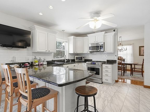 5th image of 459 North St