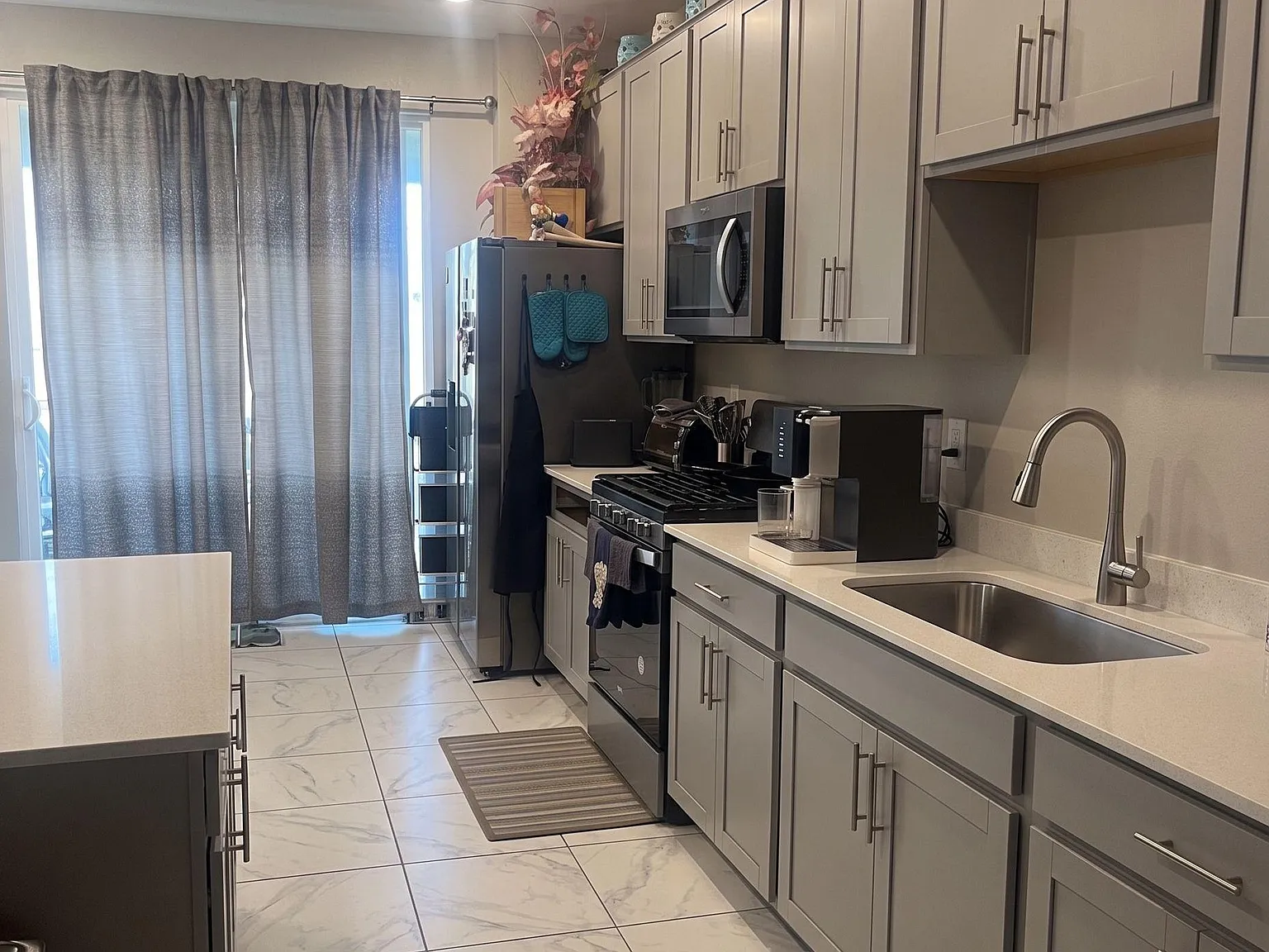1 bed, 1.0 bath, 1900 sqft, $1,321 — Photo 3