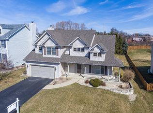 595 Fieldcrest Dr, West Chicago, IL 60185