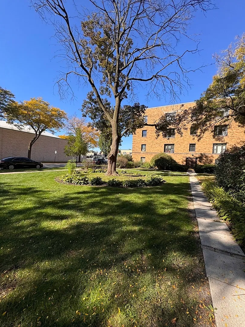 2 bed, 1.0 bath, 700 sqft, $1,950 — Photo 4