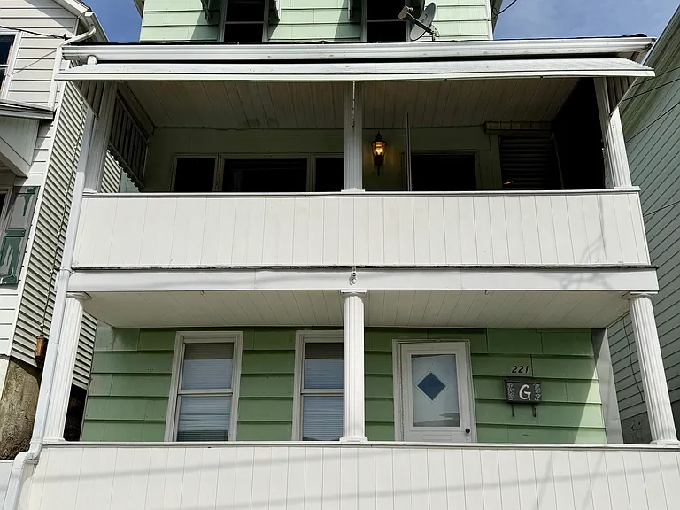 221 Bauer St — Photo 1
