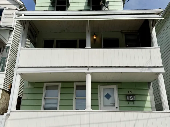 221 Bauer St, Hanover Township, PA 18706