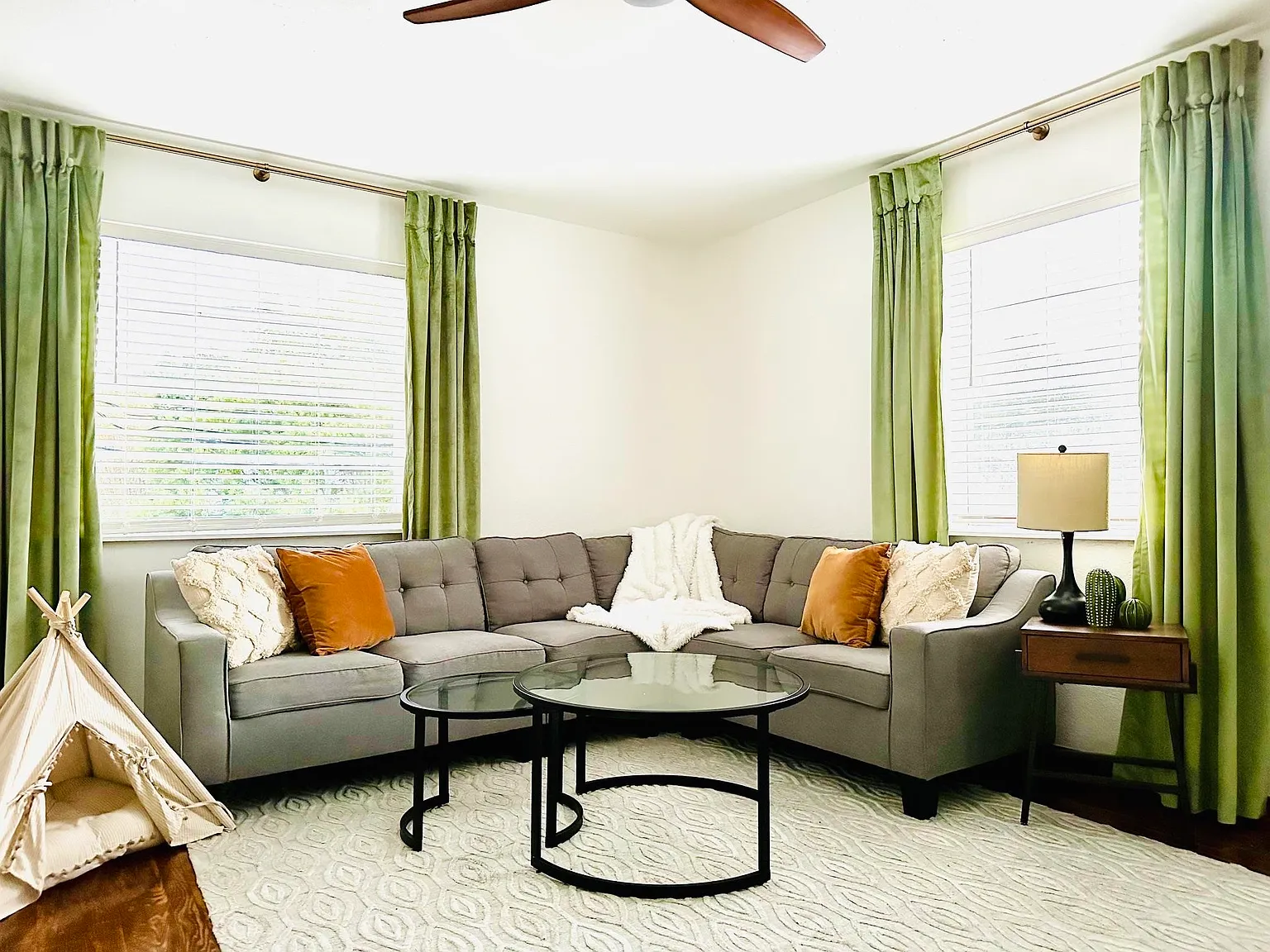 2 bed, 1024 sqft, $2,000 — Photo 2