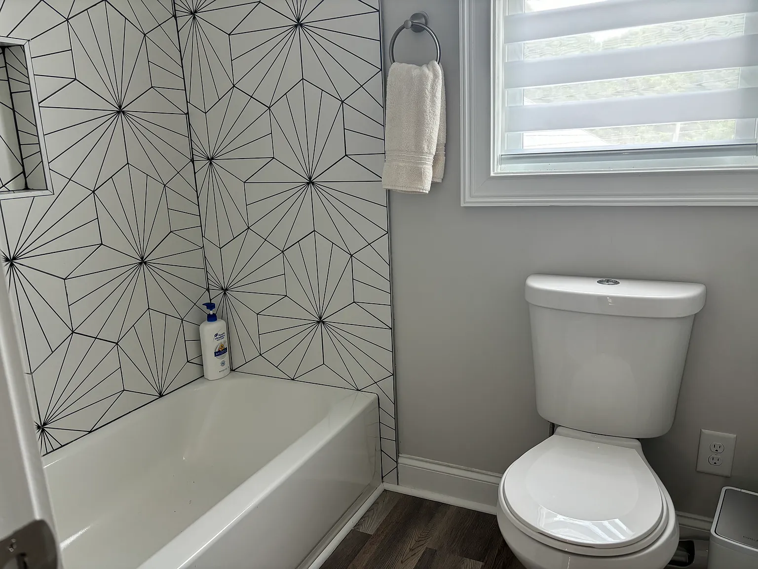 2920 Robinson Rd NE — Photo 3