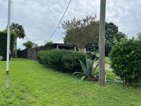 3rd image of 17 Eaton Rd